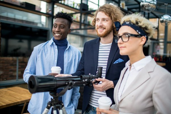 Quels sont les meilleurs endroits pour observer les ours bruns dans le parc national de Katmai, Alaska?